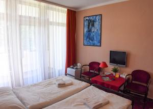 Postel nebo postele na pokoji v ubytování Hotel Golf Ostrava Silherovice