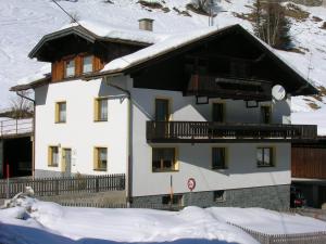 The building in which Az apartmant is located