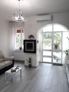 a living room with a couch and a tv in it at Casa Le Rose in Palermo