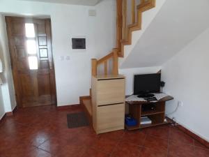 TV a/nebo společenská místnost v ubytování APARTMAN Nikolina