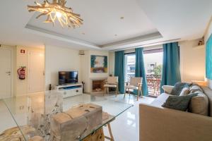 TV a/nebo společenská místnost v ubytování CAROB APARTMENT - BY MAYORAL (FALÉSIA BEACH)