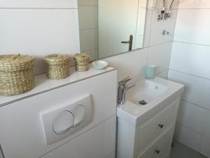 Phòng tắm tại Apartments KUS Ugljan