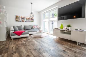 Televisyen dan/atau pusat hiburan di Moderne Souterrain-Wohnung
