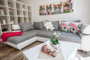 Ruang duduk di Moderne Souterrain-Wohnung