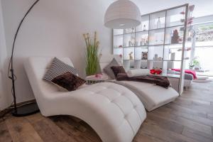 Ruang duduk di Moderne Souterrain-Wohnung