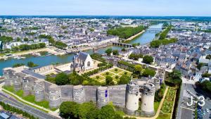 Uma visão geral de Angers ou uma vista da cidade tirada do hotel