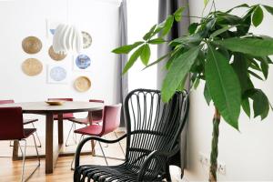 a dining room with a table and a potted plant at Be in Berlin Apartments in Prenzlauer Berg in Berlin