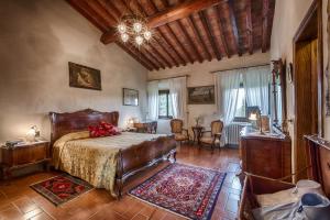 Кровать или кровати в номере Villa Campestri Olive Oil Resort