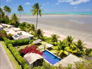 an aerial view of a resort and the beach at Estalagem Caiuia in Japaratinga