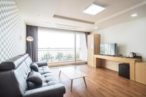 Kuchyň nebo kuchyňský kout v ubytování Breeze Bay Hotel