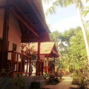 a house with a porch and a building at Caga Garden in Nusa Penida
