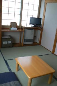 Televiisor ja/või meelelahutuskeskus majutusasutuses Fureai No Yado Yasuragi