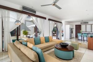TV/Unterhaltungsangebot in der Unterkunft Villa Amanie - Private Villa with Infinity pool, Stunning Views and Cook