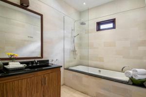 Ein Badezimmer in der Unterkunft Villa Amanie - Private Villa with Infinity pool, Stunning Views and Cook