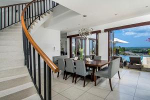 Ein Balkon oder eine Terrasse in der Unterkunft Villa Amanie - Private Villa with Infinity pool, Stunning Views and Cook