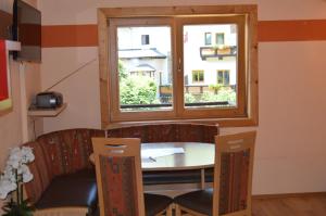 a dining room with a table and a window at Appartement Tiefenbrunn in Auffach
