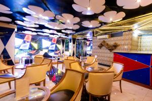 Khu vực lounge/bar tại Venus Hotel