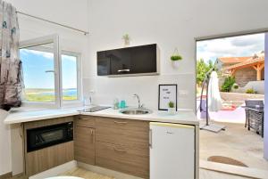 Η κουζίνα ή μικρή κουζίνα στο Holiday Home Paulin