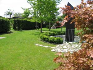 A garden outside Hotel Da Si-Si