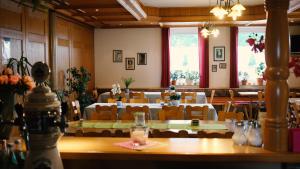 Ein Restaurant oder anderes Speiselokal in der Unterkunft Pension Rupertstubn 