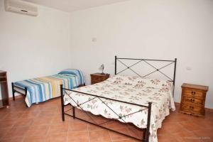 a bedroom with a bed and a dresser and a bed sidx sidx sidx sidx at La Nostra Maremma in Marsiliana