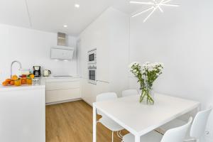A kitchen or kitchenette at Townhouse Tonina