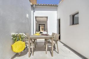 A seating area at Townhouse Tonina