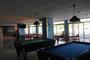 Biliardový stôl v ubytovaní Hotel Esplendid