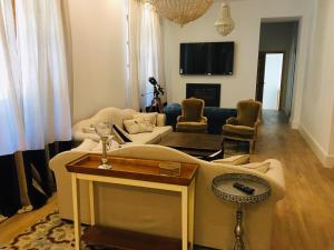 TV a/nebo společenská místnost v ubytování HOTEL LUZ ALMONASTER