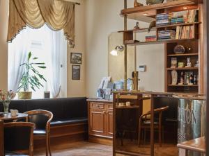 Khu vực ghế ngồi tại Hotel Sirius