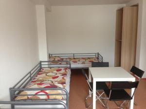 Łóżko lub łóżka w pokoju w obiekcie Hostel BOHEMIA