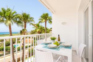A balcony or terrace at Apartamentos Sunsets