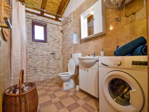 Bagno di Haus-Anita-2-mit-Pool-fur-8-Personen