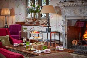 Great Fosters - Near Windsor的休息区