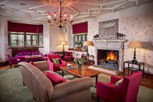 Great Fosters - Near Windsor的休息区