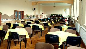 Restauracja lub miejsce do jedzenia w obiekcie Nauczycielskie Centrum