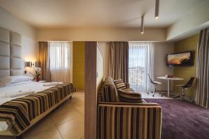 Ένα ή περισσότερα κρεβάτια σε δωμάτιο στο Jazz Hotel