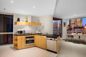 A kitchen or kitchenette at StayCentral - Melbourne Central