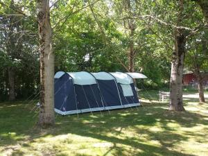 Camping Belle Vue外面的花园