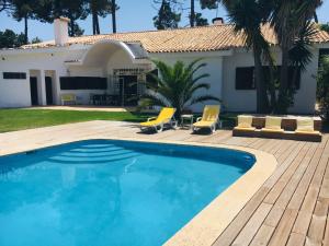 Bazén v ubytování Villa near Beach & Lisbon nebo v jeho okolí