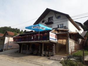 Budova, kde se motel nachází