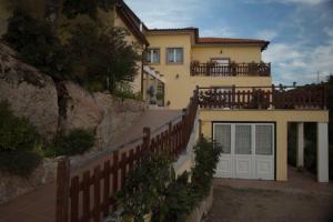 a house with a fence in front of it at MyStay - Quinta do Tendeiro in Guarda