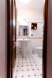 フィレンツェにあるLa Signoriaのバスルーム(洗面台、トイレ付)