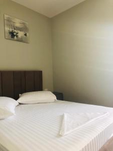 Postel nebo postele na pokoji v ubytování Julius Hotel
