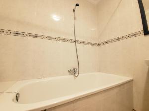 A bathroom at Hotel Arco del Sol