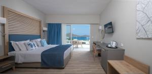 TV a/nebo společenská místnost v ubytování Elounda Breeze Resort