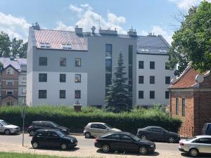 Budova, v ktorej sa apartmán nachádza + 2 fotografie