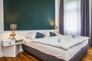 Postel nebo postele na pokoji v ubytování Kleines Hotel Heimfeld