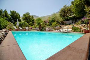 The swimming pool at or close to Le Case dello Zingaro