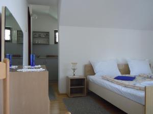 Postel nebo postele na pokoji v ubytování Apartmani Sobe BILJANA